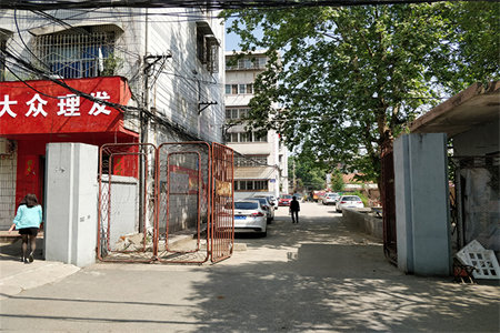 薛城德仁路仲亿经贸公寓内置阁楼，送储藏室